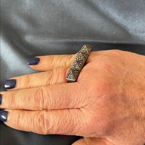 Elegant Silver Geometric Ring